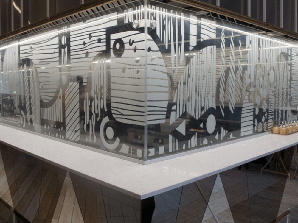 Барная стойка из кварцевого камня Silestone в кафе Zavtraki 24, Минск